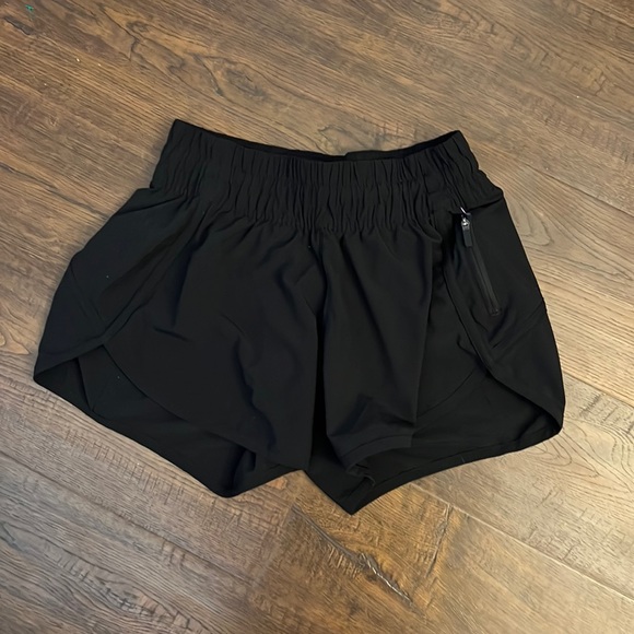 lululemon athletica Pants - Lululemon Tracker Short V 4"
